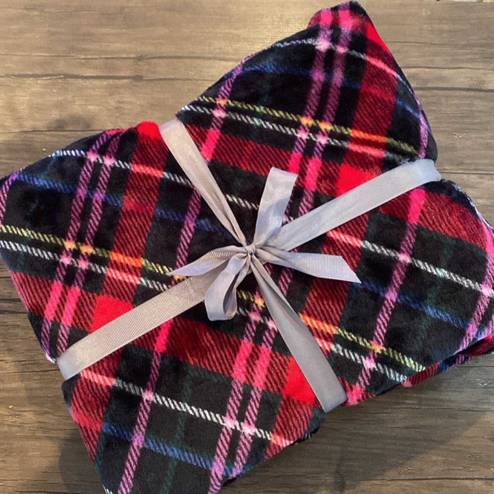 Cacique Fleece Throw Blanket
